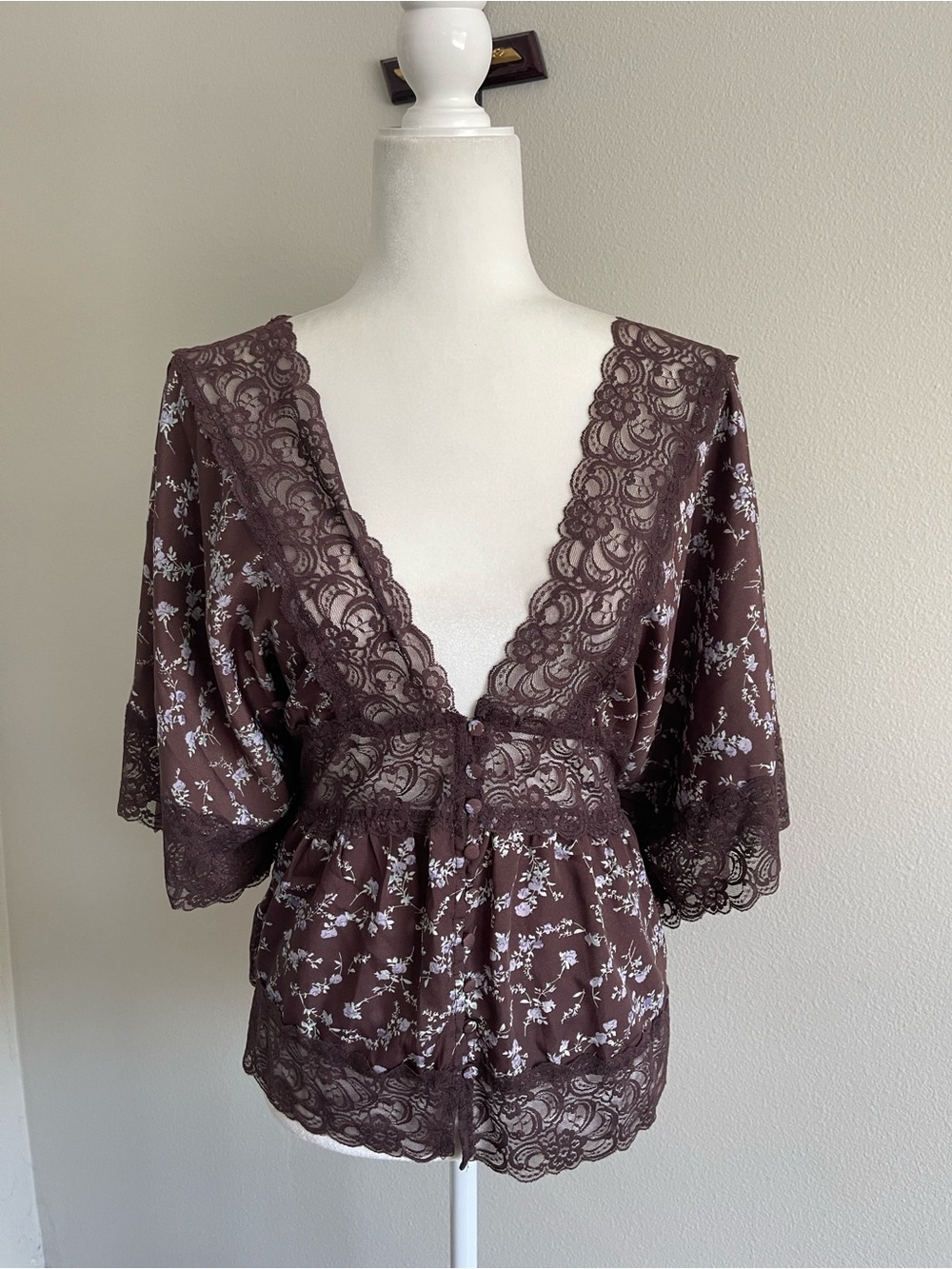 Zenobia Brown Lace-Trim Floral Plunge Top